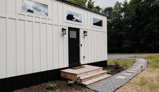 Shadow’s Hideaway - Tiny Home w/Fire Pit + Views
