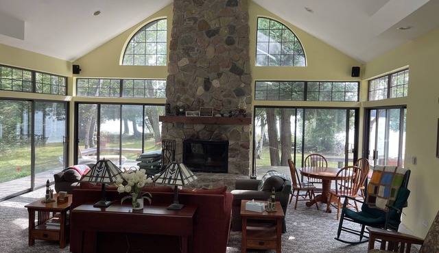 Shadwell, beautiful private setting on Font Lake