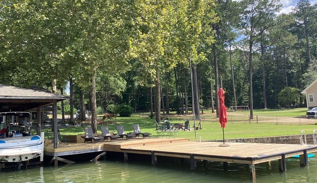 Shady Flat Fenced Yard, Pet-Friendly, Kayak, 3000 SF, 5 King BR's + Bunkroom