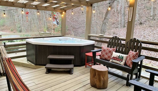 Shady Forest Cove Cute Little Cottage near Tsali Biking Trails & Fontana Lake