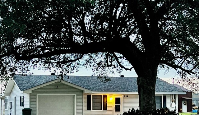 Shady Oak Cozy Getaway - Lake Charles, LA