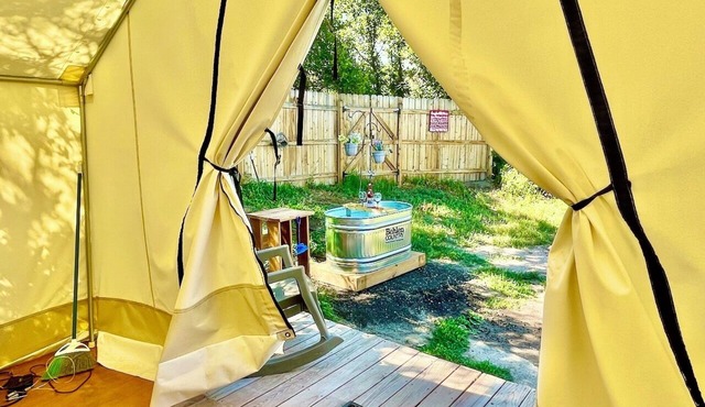“Shady Pine” Glamping + Outdoor Tub & Hot Water