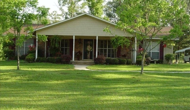 Shady Pines Retreat - Next to Crater of Diamonds State Park. Private 7 acre pond