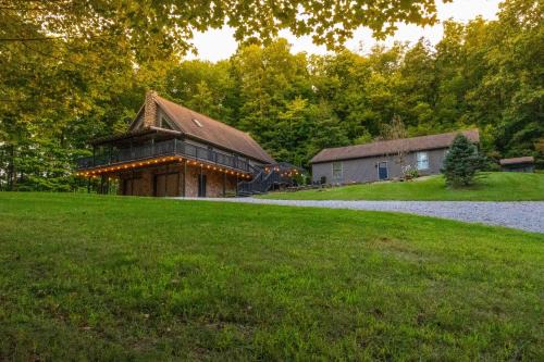 Shady Point Retreat with Hot Tub and Pickleball!