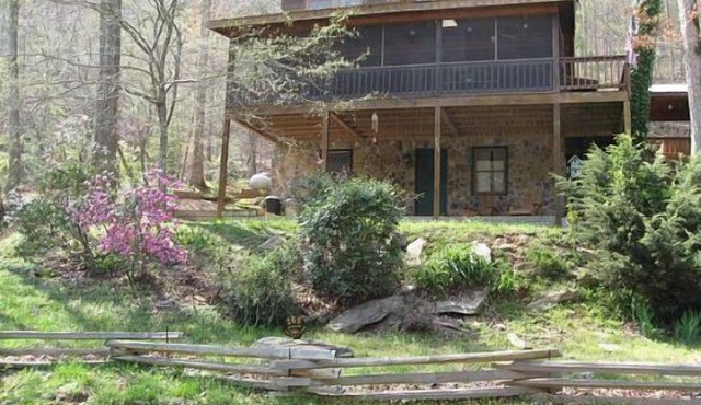 Shady River Retreat - Your Riverside Paradise!