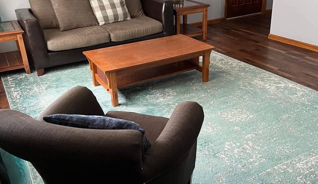 Shady Shelter - Quiet Comfort, Family Friendly - close to everything!