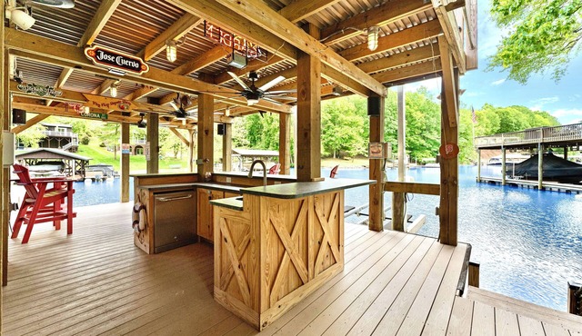 Shady Shoals - Lakefront; Quiet Cove; Huge Dock; Pool Table; Walk to State park