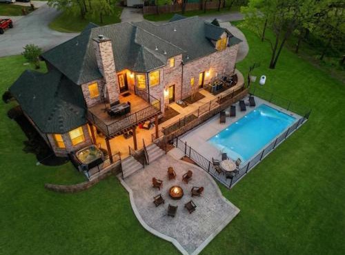 Shady Shores Lake House - Hot Tub Dog-Friendly