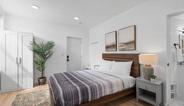 Shadyside/Central @2 Bright and Stylish Studio with Free Parking