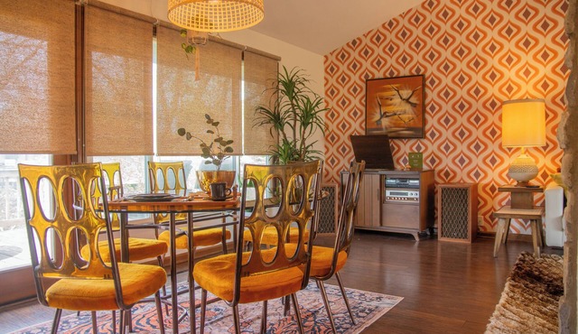 Shag Stay MHK – Ultimate 70s Dream Pad Retro Vibes + Modern Comfort Near Airport
