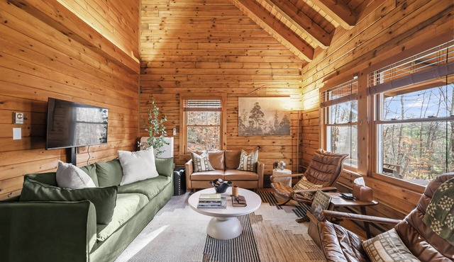 Shaker Pine Cabin: your cozy Berkshires retreat in the middle of it all!