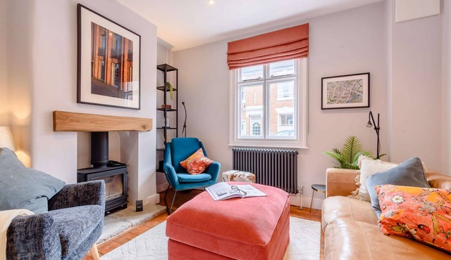 Shakespeare Cottage - a cottage that sleeps 6 guests in 3 bedrooms