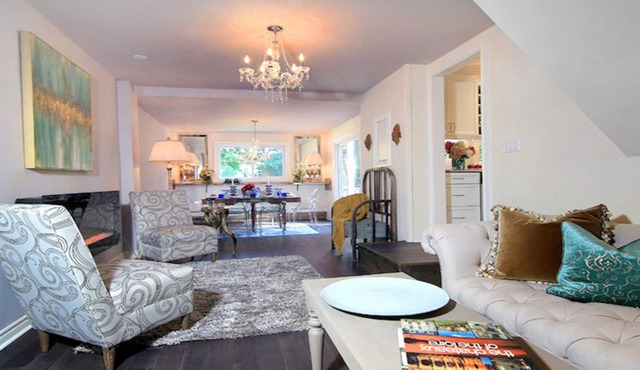 SHAKESPEARE COTTAGE BY THE LAKE In NOTL family friendly, total privacy.