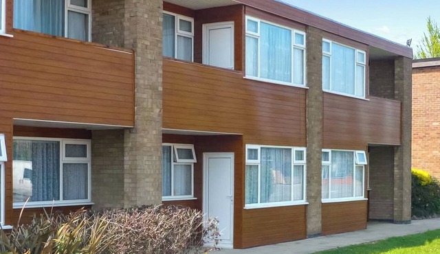 Shakespeare First Floor Apartment (Pet)