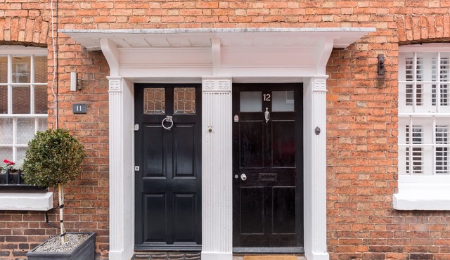 Shakespeare House, Free Parking, Town Centre Location