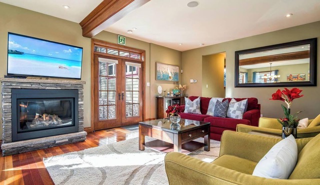 Shale Beach House - 5 minutes drive to Blue Mountain Village!