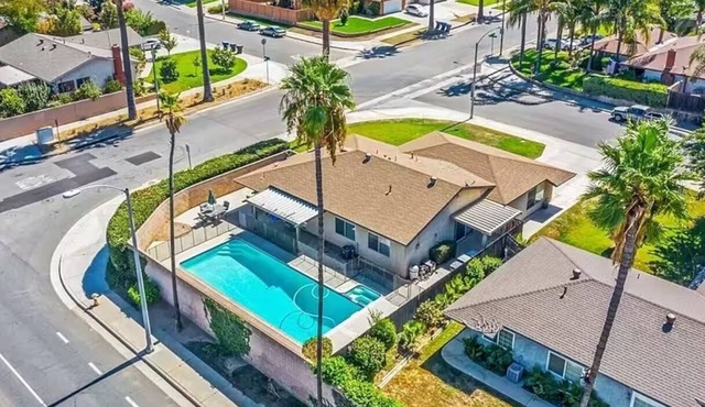 Shalimar Retreat, Large Pool, Hot Tub, Game Room, Backyard, 5 Bdrooms, BBQ Grill