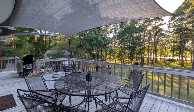 Shallow Waterfront Private 3 Bedrooms+Bunkroom+FirePit+Grill+Games