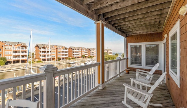 Shallowbag Bay 704: Dog-Friendly | Pool/Gym Access