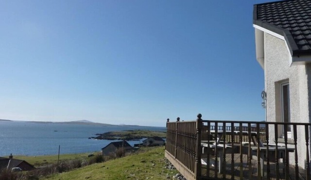 SHALOM COTTAGE, pet friendly, luxury holiday cottage in Leverburgh