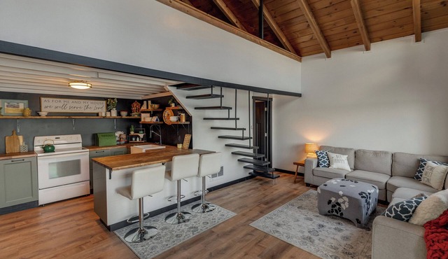 Shamineau Shores Cabin: Modern Lakefront Retreat for Families, near Brainerd.