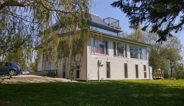 Shamrock Beach Cottage near Ontario's sandy west coast!