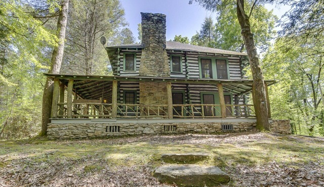 Shamrock House:Historic Log Cabin, Servant's Quarters, Cottage with trout stream