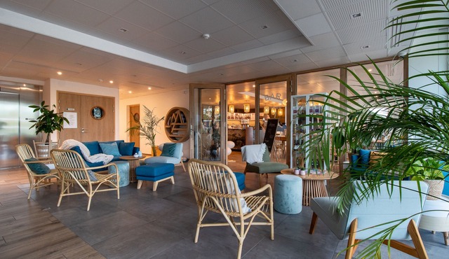 Shana Hotel & Residence