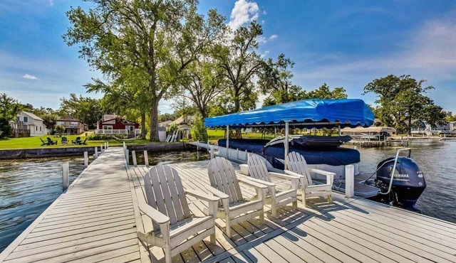 Shanahan Shores | Delavan Lakefront Cottage