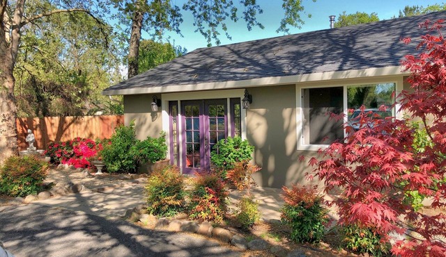 Shandon Oaks. Private 1-Bedroom Garden Cottage on Sonoma's East side.