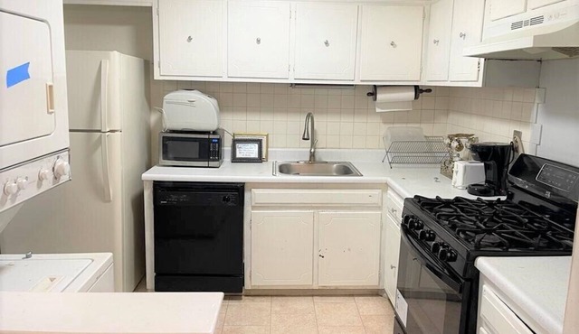 Shanghai 2900 - Vintage Oriental Style 2BR Apt w Parking near Airport