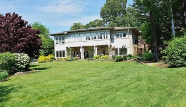 Shangri-la Beautiful setting, beautiful upscale home