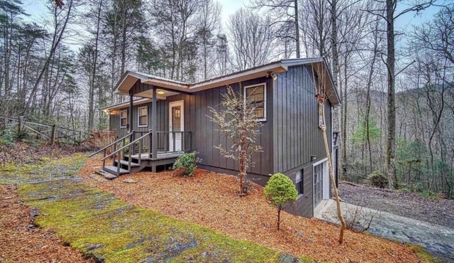 Shangri-La Cabin your mountain top Utopia