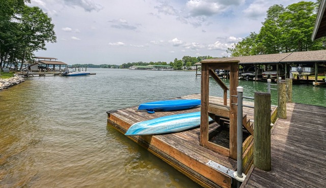 Shangri-La - Lake home with private dock, 2 kitchens, fireplace, kayaks & W/D