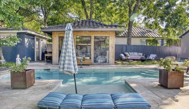 Shangri-La with Pool in Charming Hyde Park