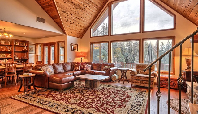 Shanks' lodge is the ultimate home in the woods for large groups.