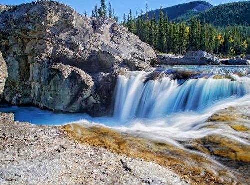 Shanti Yurt with private hot tub in Bragg Creek