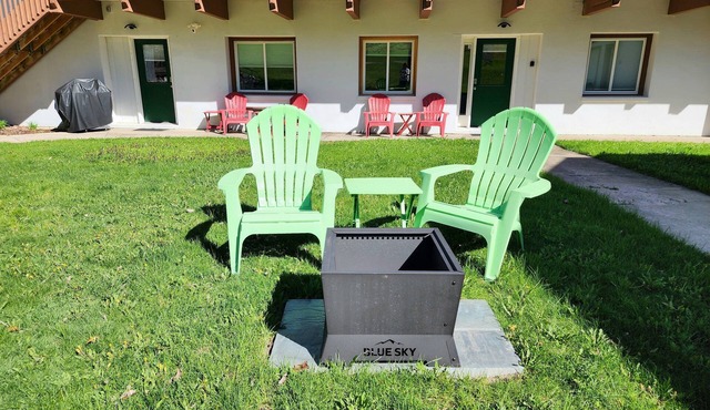 Shanty Creek 2 bedrooms sleeps 6, pool next door, boat parking