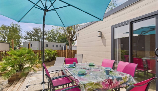Shared heated swimming pool, 2 adults 2 children