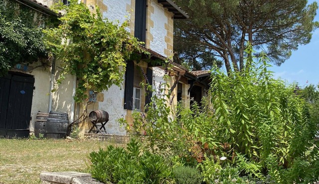 Sharecropper's house on large estate, near Bordeaux, 14 people