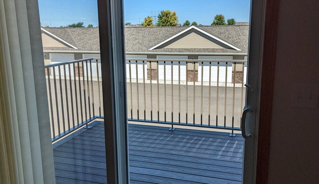 Shared apartment, queen air mattress