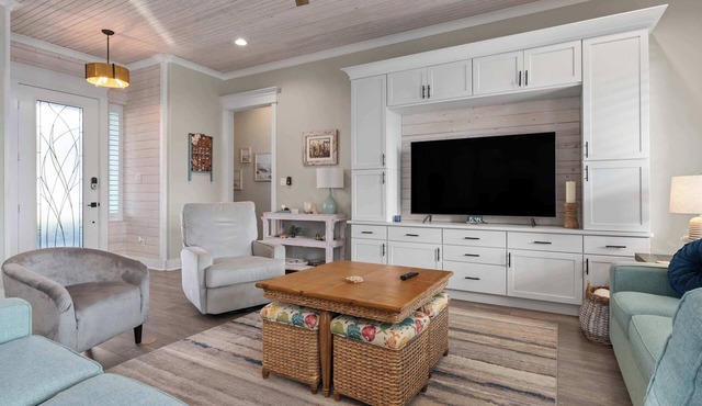 Shared Communal Pool | Hot Tub | Grill | Game Room