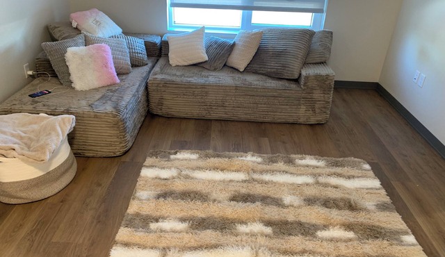 Shared Cozy 2-bedroom condo in fabulous Lafayette with AC, near shops and trails