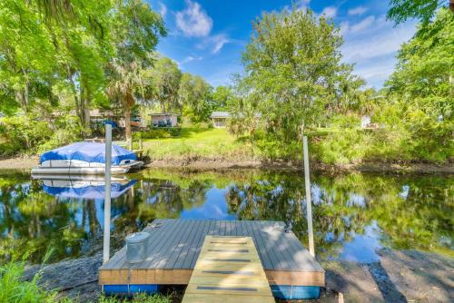 Shared Dock and Fire Pit Withlacoochee River Gem!