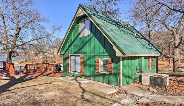 Shared Dock & Seasonal Pool: Lakefront Grove Cabin