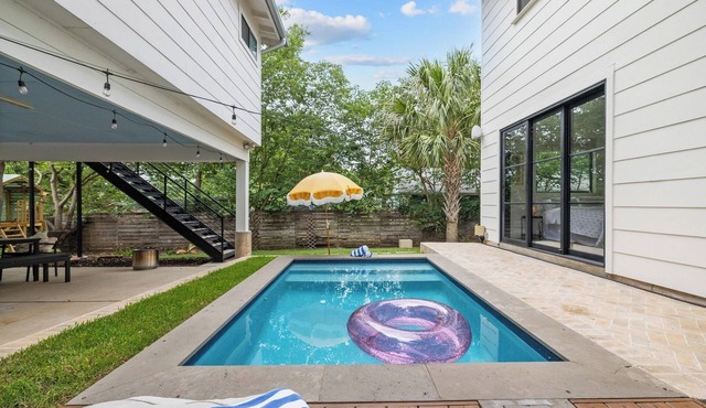Shared Pool + East Austin - Eastside Palm House!