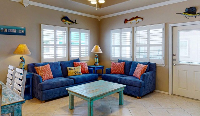 Shared Pool, Near Beach, Pet Friendly