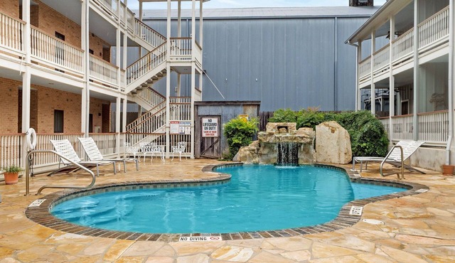 Shared Pool | Near Gruene Hall & Schlitterbahn