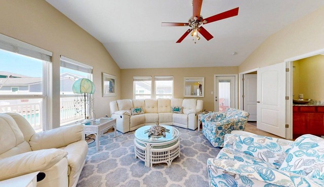 Shared Pool, Pet Friendly, Minutes to the Beach