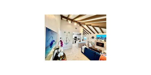 Shared Space in SoSo Coastal Retreat